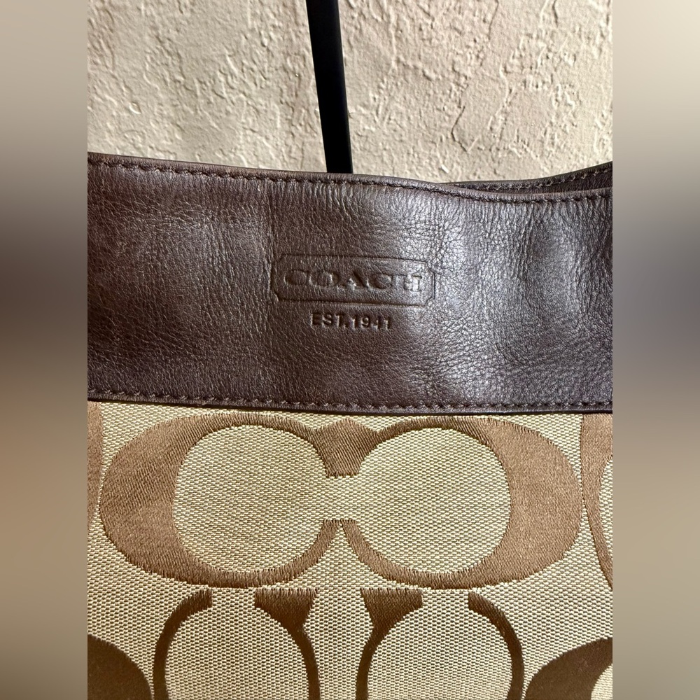 EUC Coach Zoe Brown Signature Shoulder Bag - Picture 2 of 8